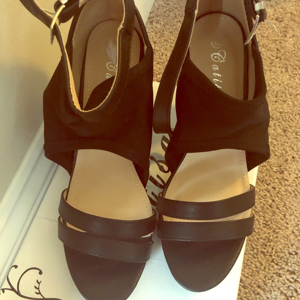 Black wedge heels